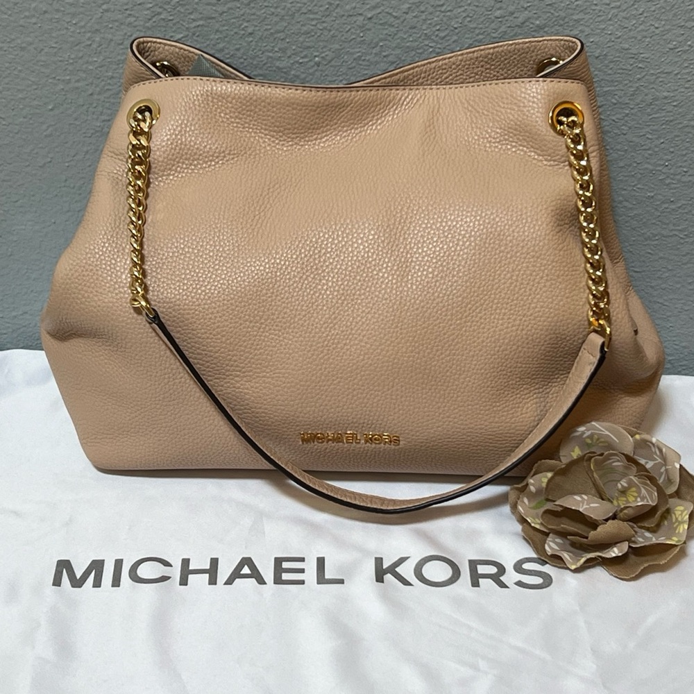 Leather Michael Kors Shoulder Bag. Gold Chain detail. Like New.